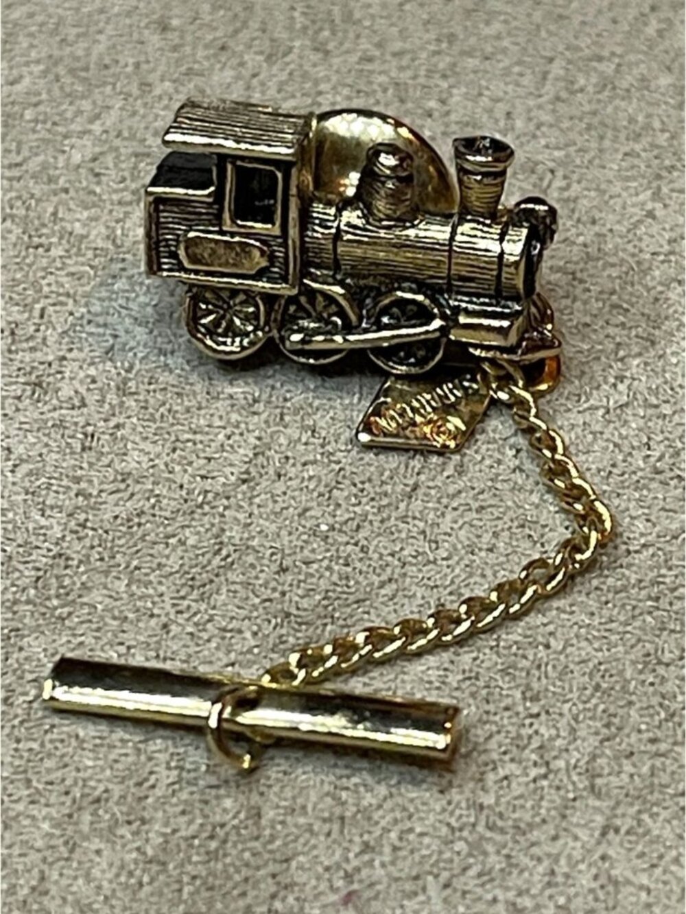 Vintage Sarah Coventry Gold Tone Train Locomotive Tie Tack Santa Fe